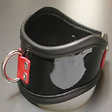gebogenes-lackleder-halsband