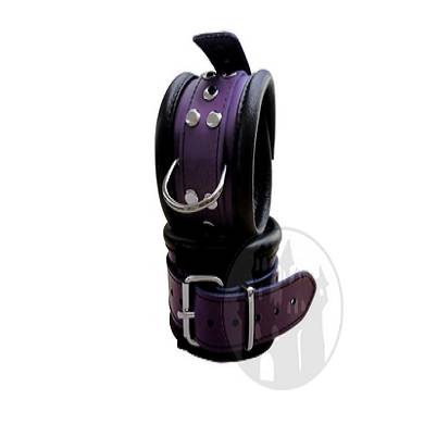 handfessel-lila-mit-geschweitem-d-ring