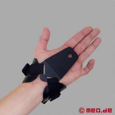 hitech-bdsm-handfesseln
