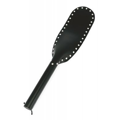 leder_klatsche_mit_nietenrand