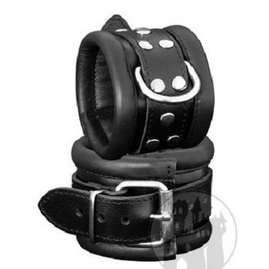 handfessel-schwarz-mit-geschweitem-d-ring
