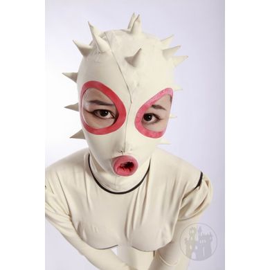 latex-maske-mit-spikes