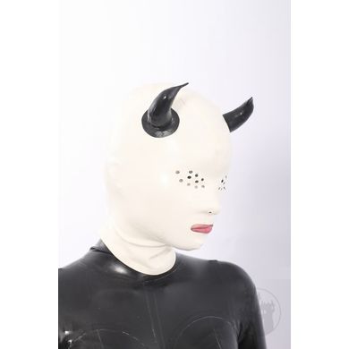 latex-maske-im-teufel-look