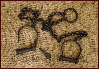 fuszligschellen_aus_stahl_mit_kette_abschlieszligb