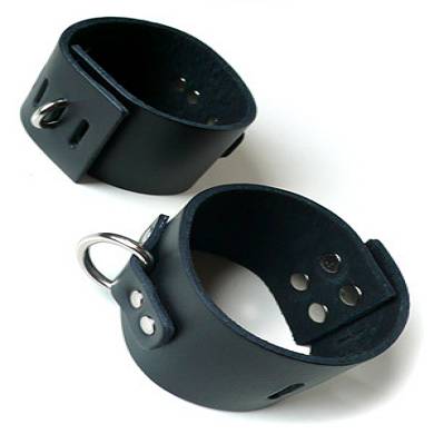 leder-handgelenkfesseln-mit-d-ring