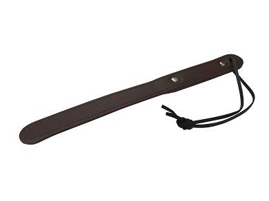 leder-klatsche-mit-nieten