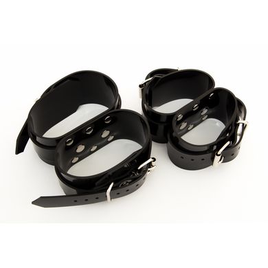 set-hand-und-fufessel-aus-schwarzen-pvc-genietet